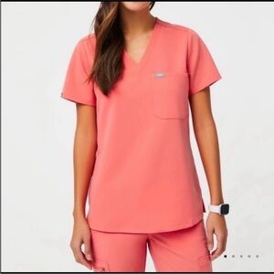 Figs Hot Coral Catarina Top S
